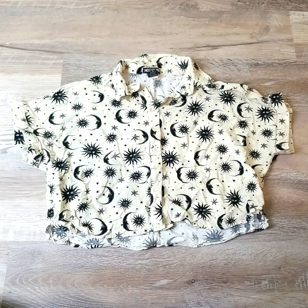 Hot Topic XS button down crop sun moon celestial short cream black rayon Shirt
